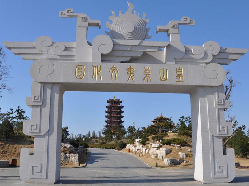 景區(qū)花崗巖石牌坊